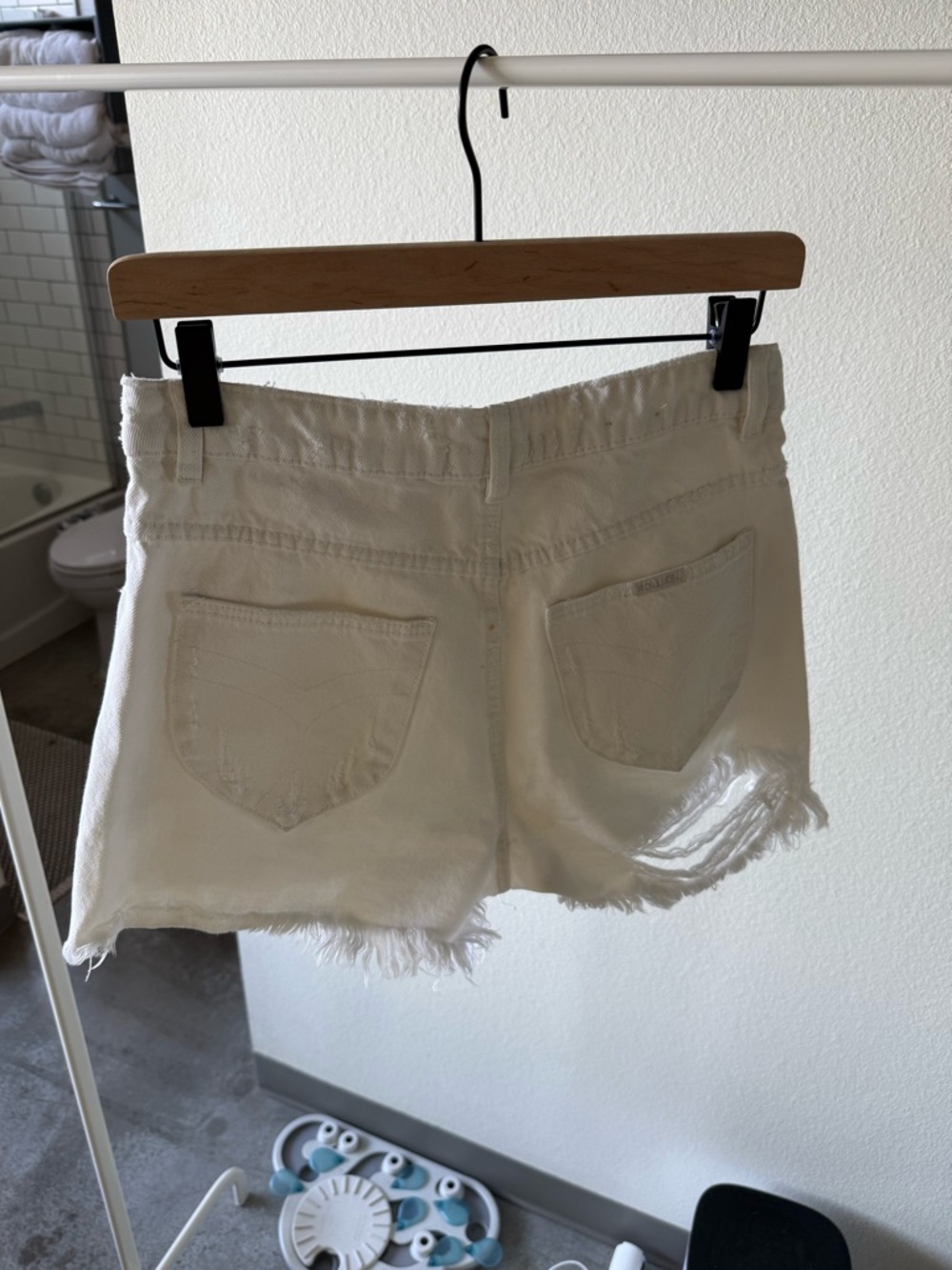 ROLLA’S High Rise Slim shorts in white size 28 - Picture 2 of 4